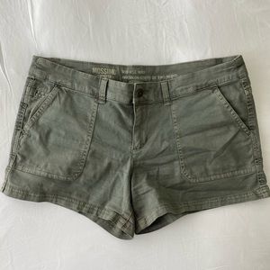 Mid rise shorts